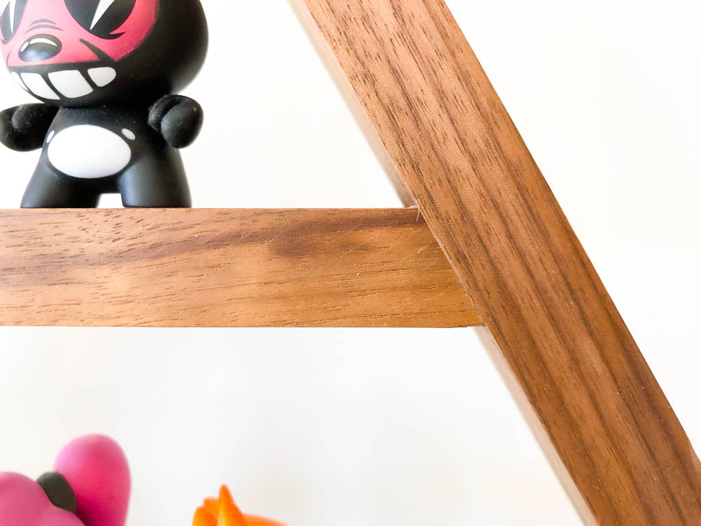 Étagère triangulaire KM02